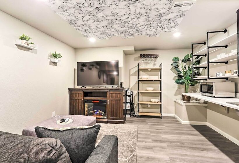 8 Mi To Barr Lake: Cozy Commerce City Home!