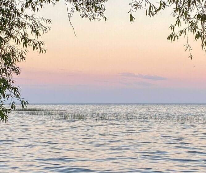 Cozy Waterfront Home On The Bay Of Green Bay!