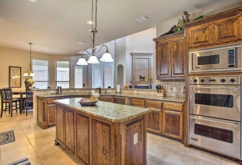 4 Mi To Grapevine Lake: Texas Home W/ Media Room