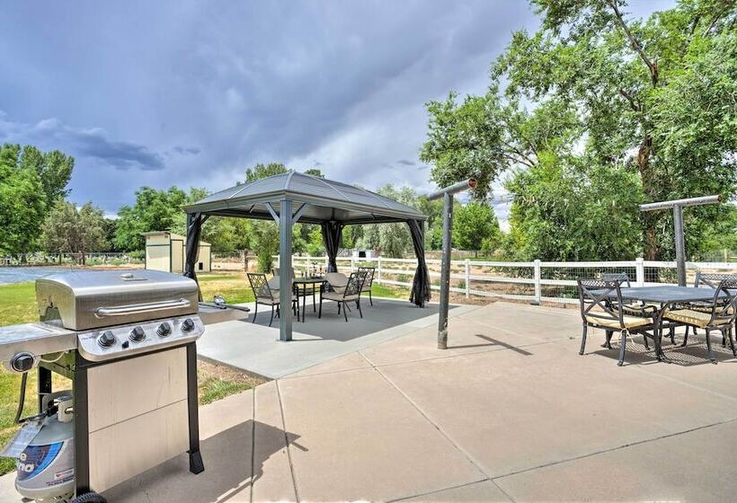 Home W/ Grill ~ 4 Miles To Co National Monument!