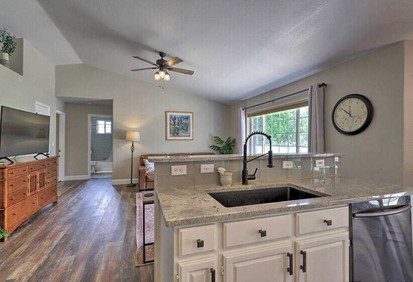 Home W/ Grill ~ 4 Miles To Co National Monument!