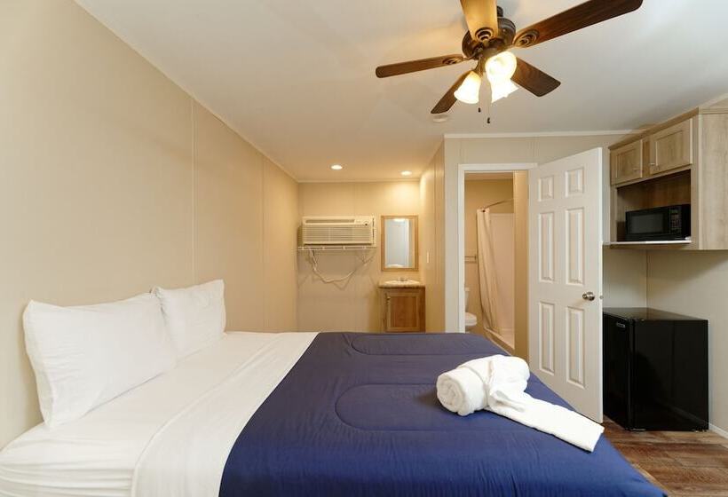 בית מלון כפרי Target Hospitality   Big Spring Lodge