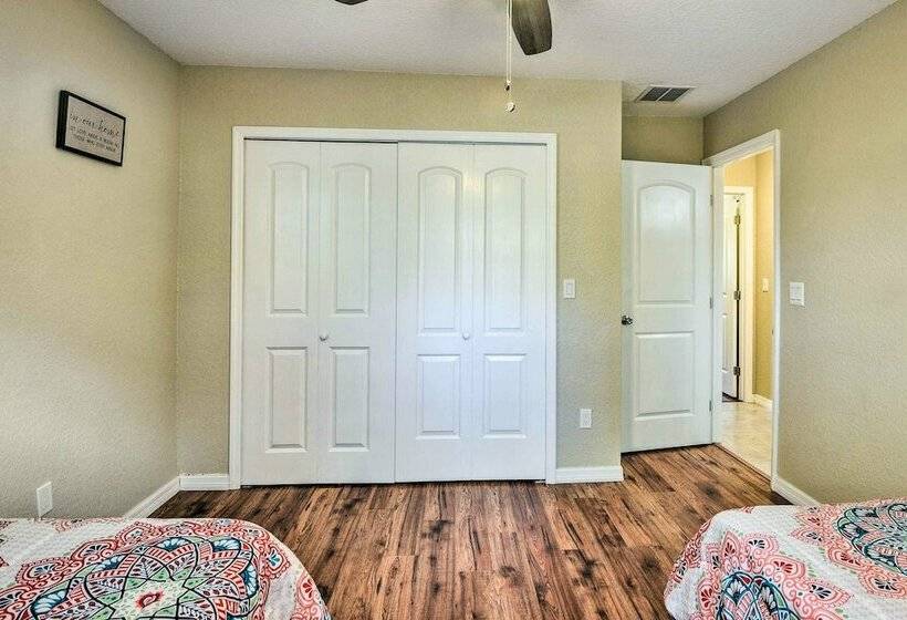 Inviting Daytona Beach Abode: Great Location!