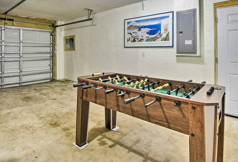 Inviting Daytona Beach Abode: Great Location!