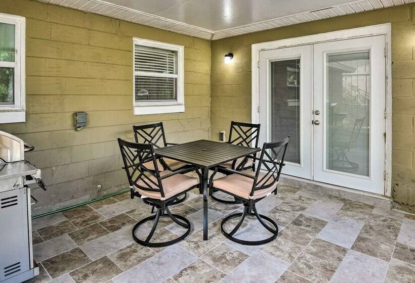 Inviting Daytona Beach Abode: Great Location!