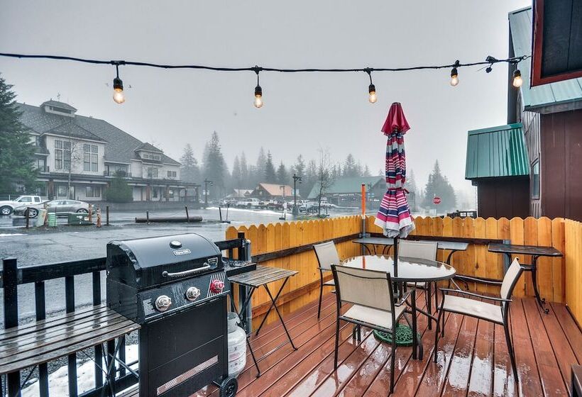 Inviting Mt. Hood Cabin W/ Porch: 1 Mi To Skibowl!