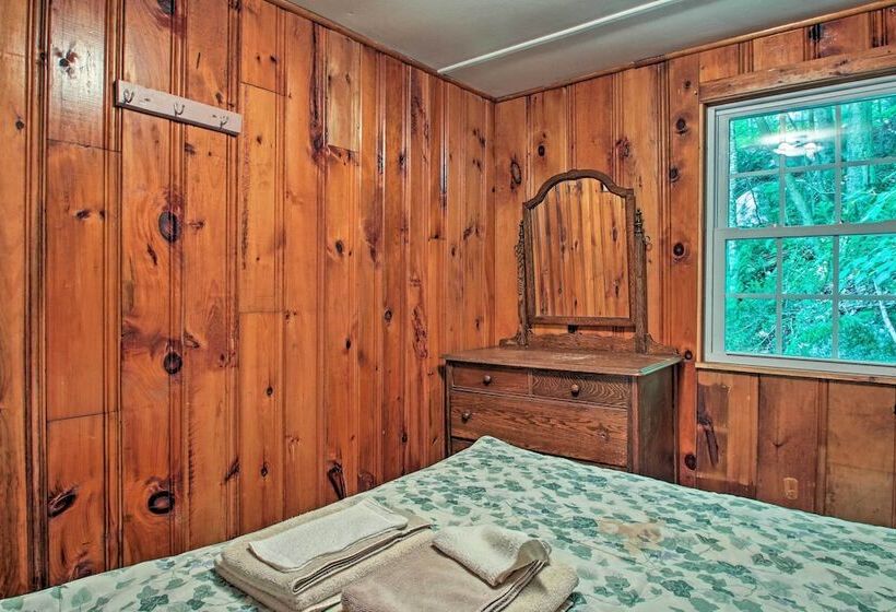 Lake Stinson Cottage W/ Sunroom & Shared Dock!