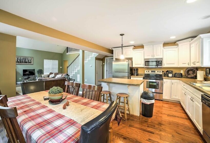 Lakefront Blue Eye Cottage W/ Hot Tub & Fire Pit!