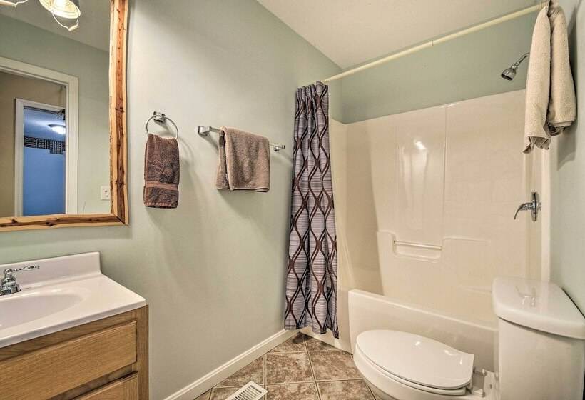 Guntersville Cabin Nestled In Kudzu Cove Resort