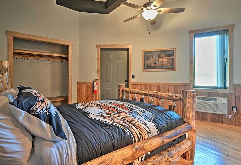 Massive Hatfield  Loon Lodge  W/ Roller Rink