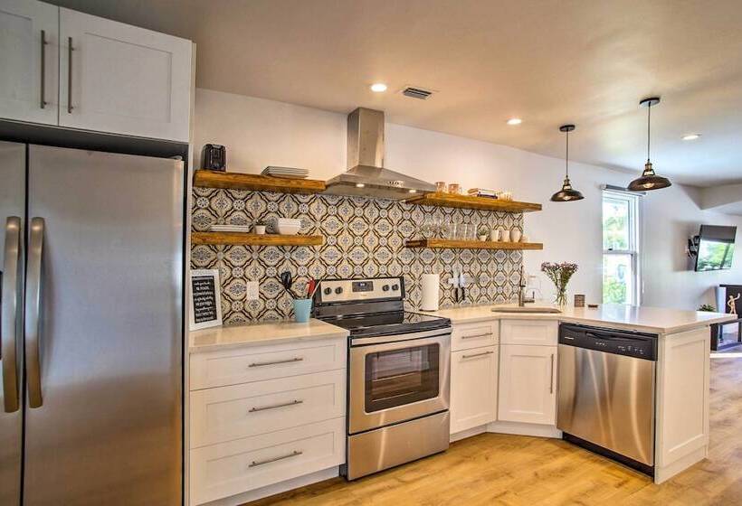 Modern Home W/ Shared Pool In Fort Lauderdale!