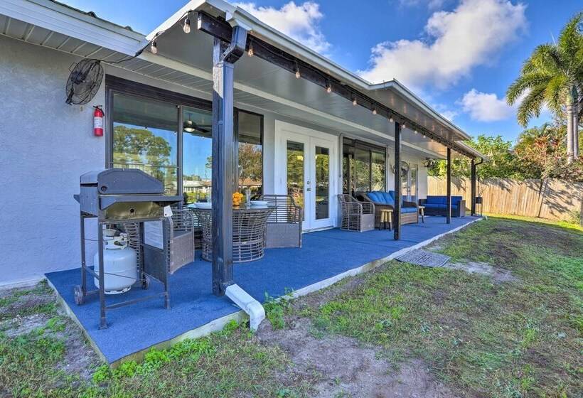 Modern Seminole Home W/ Patio, 3 Mi To Beach!