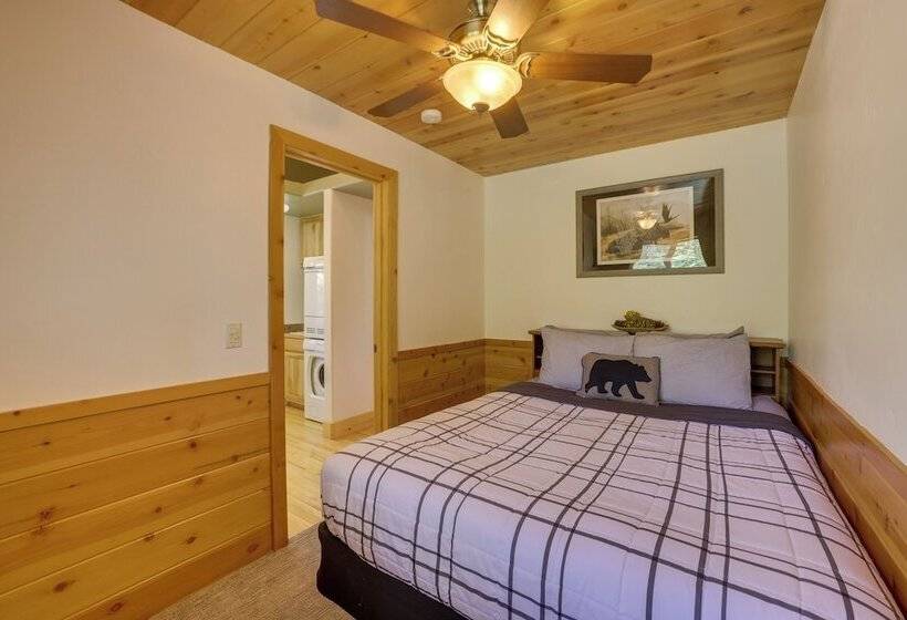 Mountain Escape: Scattered Pines Cabin W/ Deck!