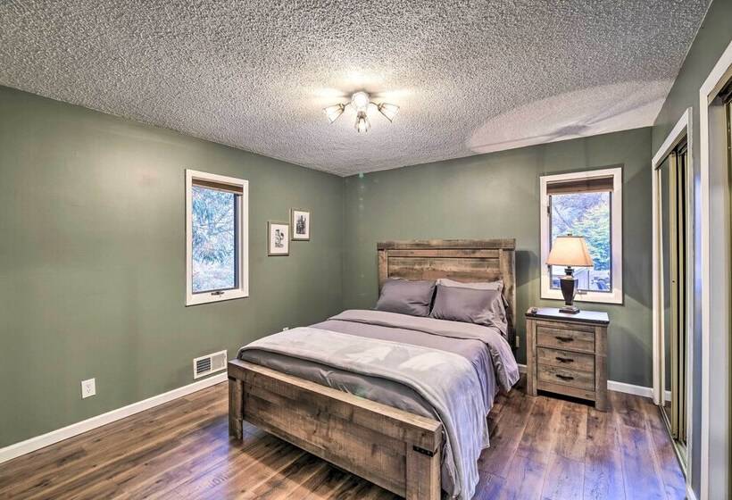 Peaceful Cottage W/ Mtn View Near Atv Trails!