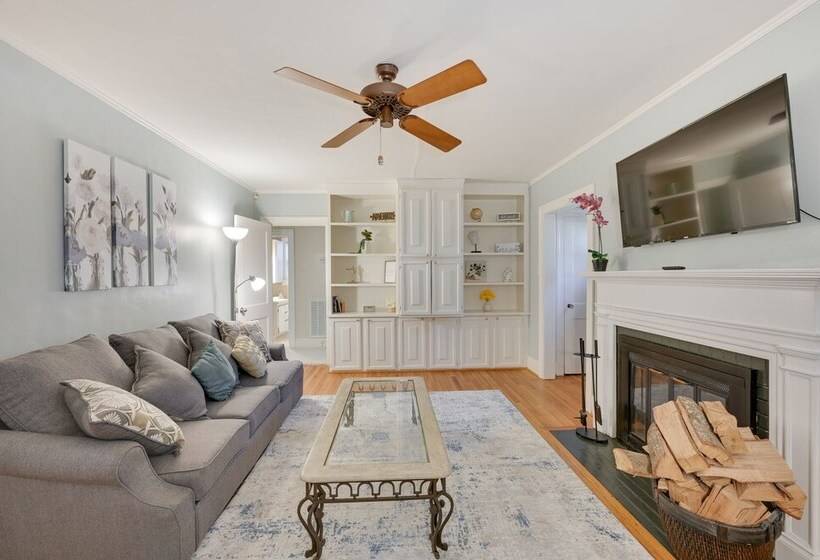 Quaint Goldsboro Home W/ Screened In Porch!