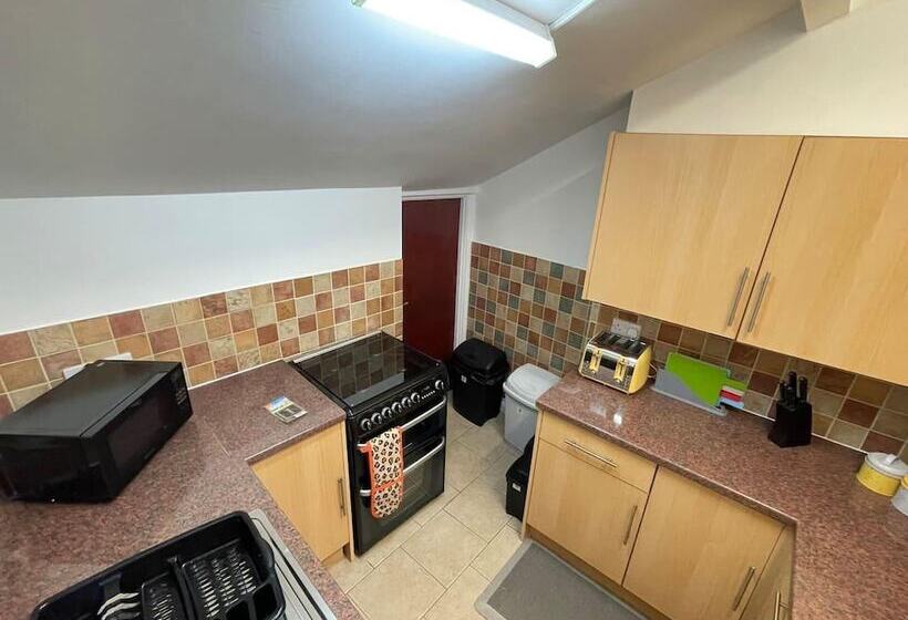 레지던스 Impeccable 4 Bed Home Away From Home In Swindon