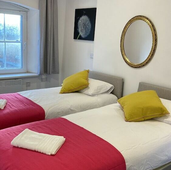 إقامة Large Heritage House Close Snowdonia & Llandudno