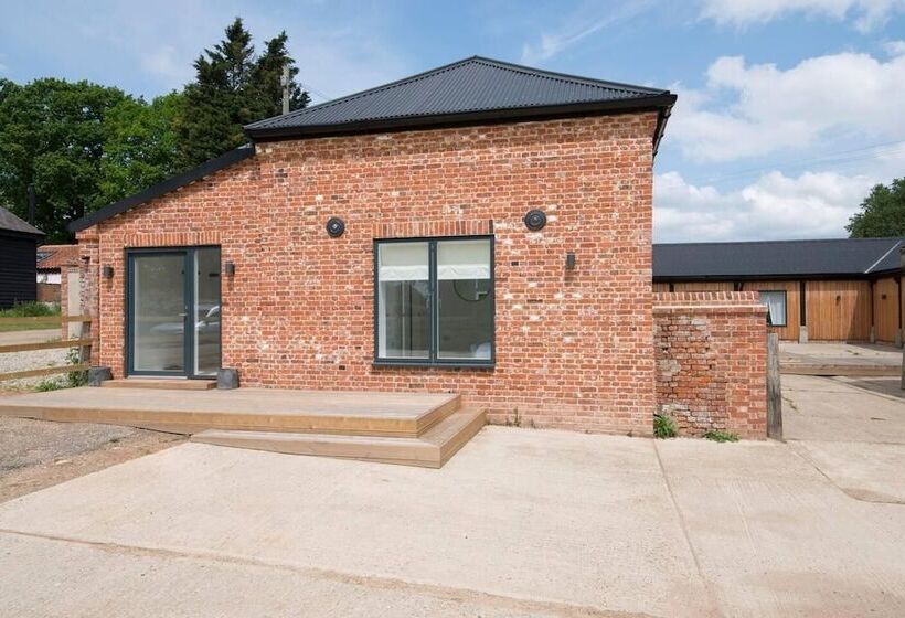 Резиденция Simple Coastal Luxury Near Southwold Sleeps 10