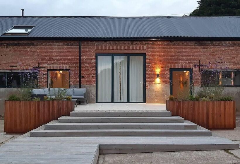 Резиденция Simple Coastal Luxury Near Southwold Sleeps 10