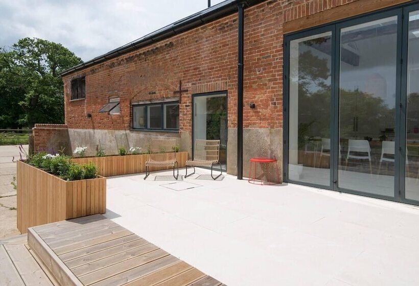 Резиденция Simple Coastal Luxury Near Southwold Sleeps 10
