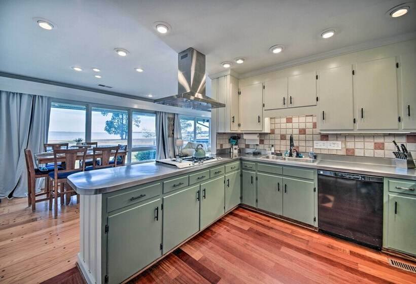 Riverfront Elizabeth City Retreat W/ Yard!