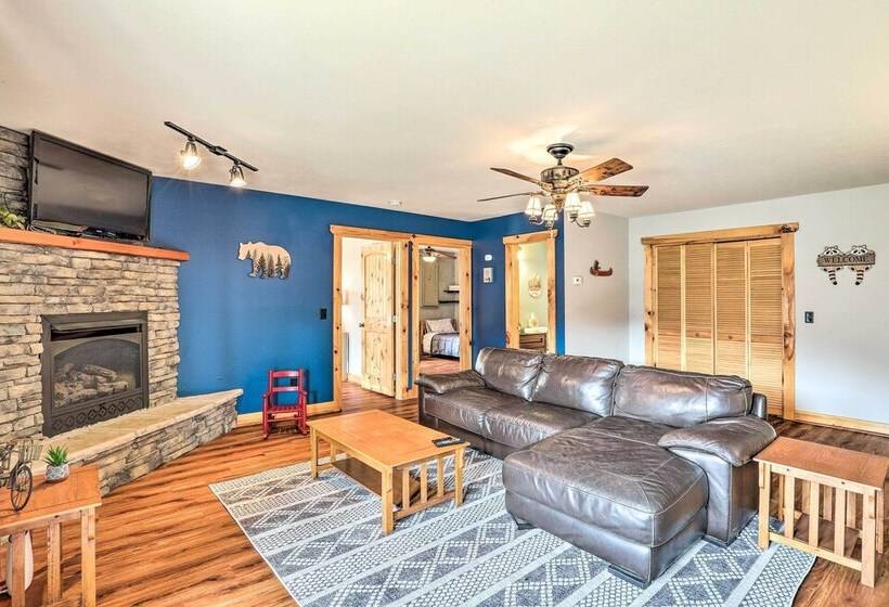 Rustic Cabin W/ Mountain Views & Private Deck!