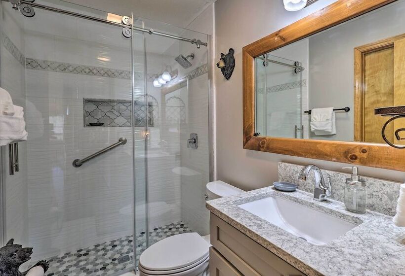 Mtn Views & Fire Pit: Rustic Piney Creek Cabin