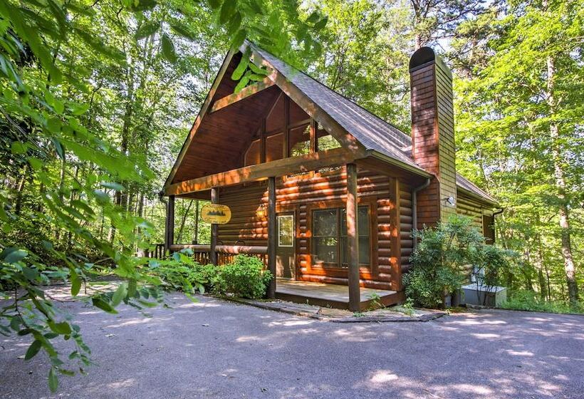 Rustic Smoky Mountain Cabin W/ Hot Tub & Fireplace