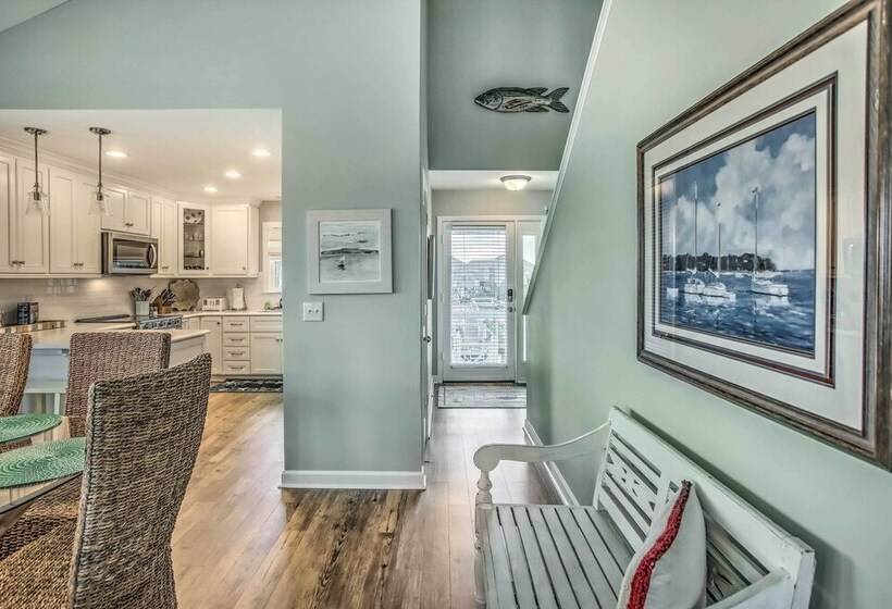 Spacious Beach Cottage W/ Private Dock Access