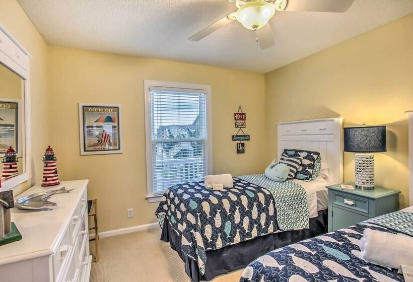 Spacious Beach Cottage W/ Private Dock Access