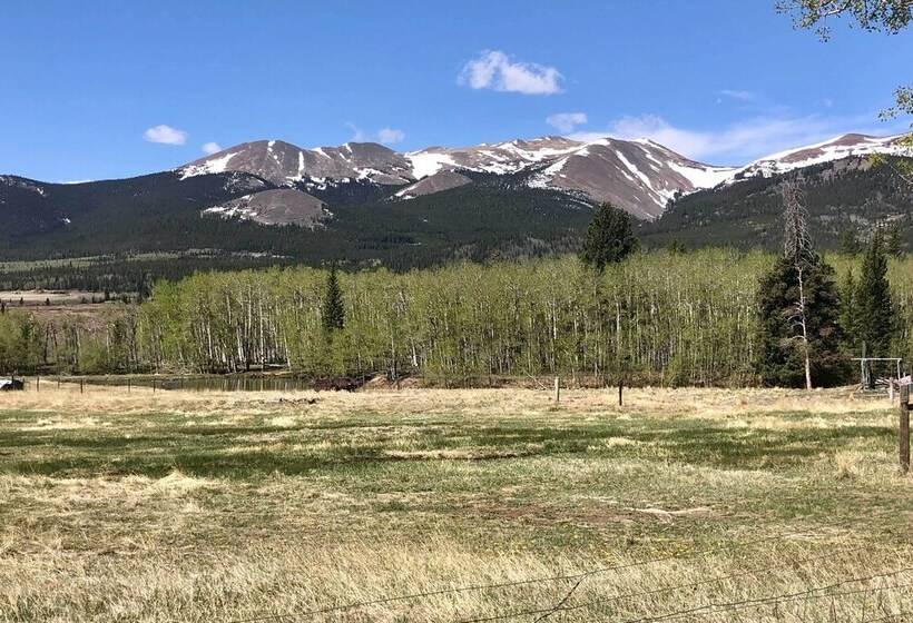 Spacious Cabin W/ Views & Deck Near Jefferson Lake