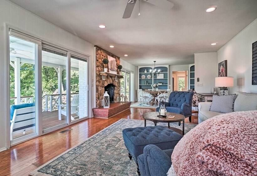 Hayesville Lake Getaway W/ Balcony & Mtn Views!