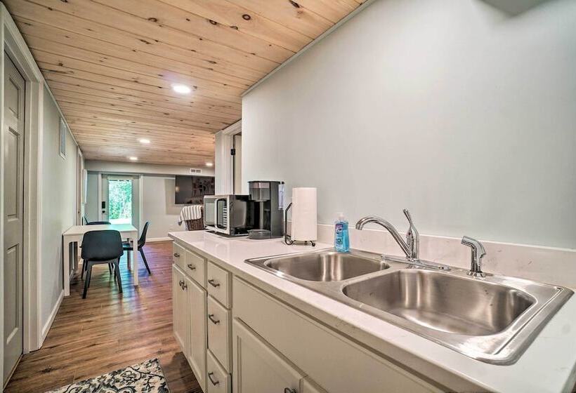 Hayesville Lake Getaway W/ Balcony & Mtn Views!