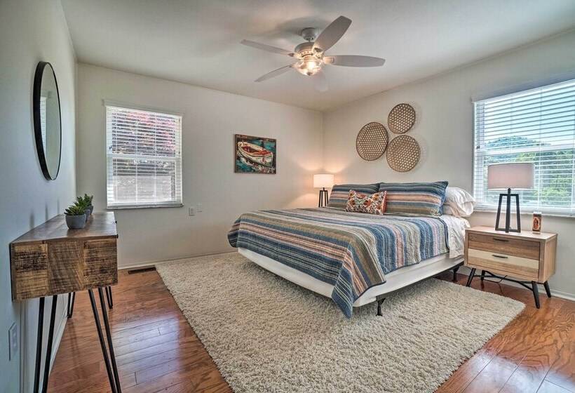 Hayesville Lake Getaway W/ Balcony & Mtn Views!