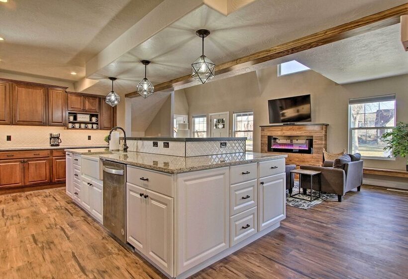 Spacious Home W/ Hot Tub, ~ 3 Mi To Giant Springs!