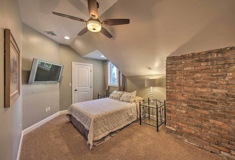 Spacious Pequea Retreat W/ Dock & Hot Tub!