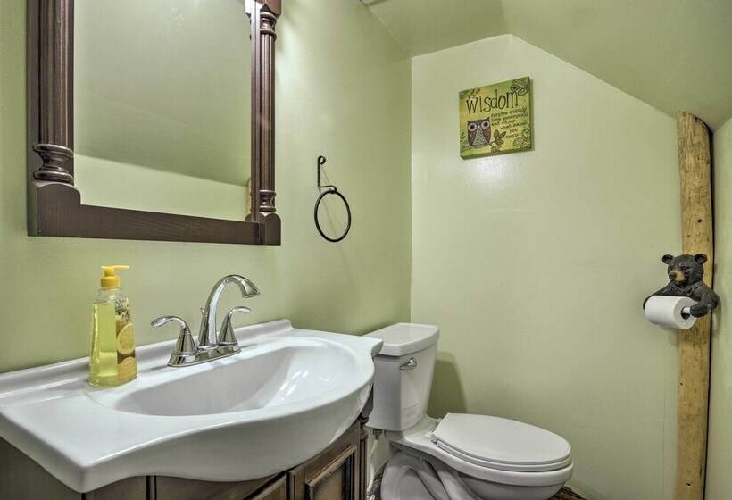 Stylish Creekside Cabin W/ Fire Pit Near Wineries