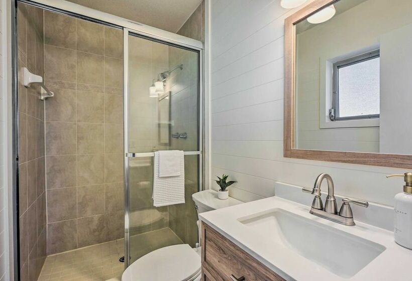 Private Dock + Grill: Sunny Lake Weir Retreat!