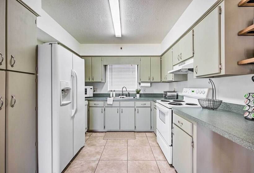 Private Dock + Grill: Sunny Lake Weir Retreat!