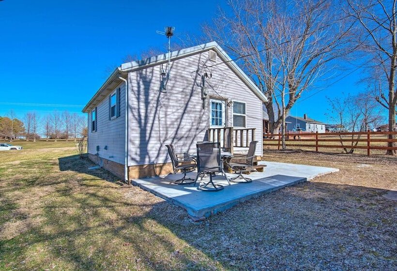 The Brewer Guesthouse  Tiny Home W/ Patio & Yard!