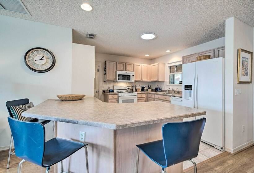 Home In The Villages W/ Lanai & Private Hot Tub!