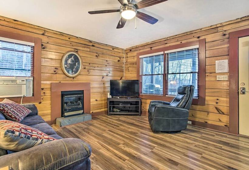 Turkey Creek Cove Clyde Cabin W/ Mtn Views!