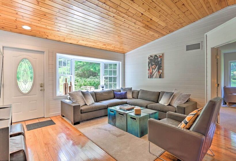 Updated Family Home ~ 1 Mile To Delaware River!