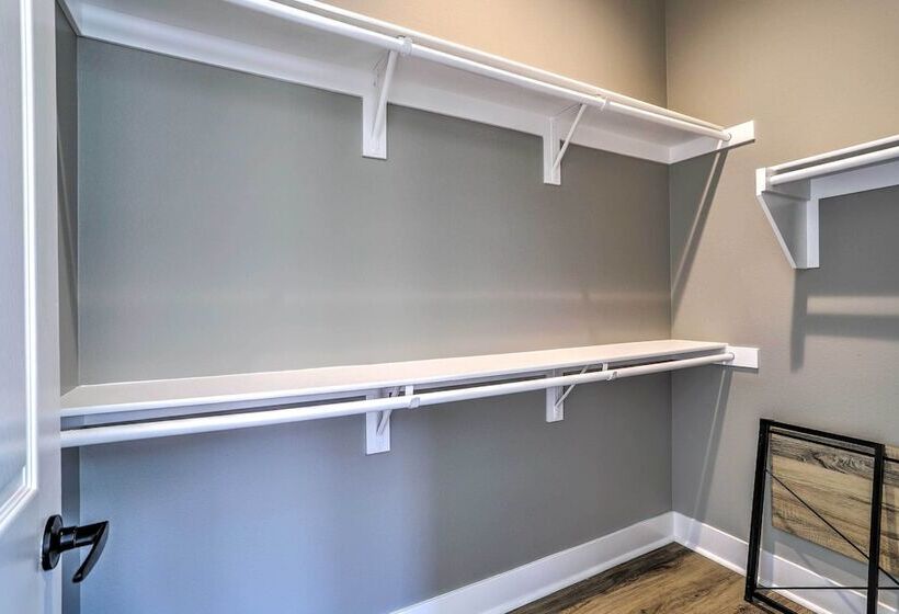 Updated & Modern Palm Desert Hideaway W/ Pool