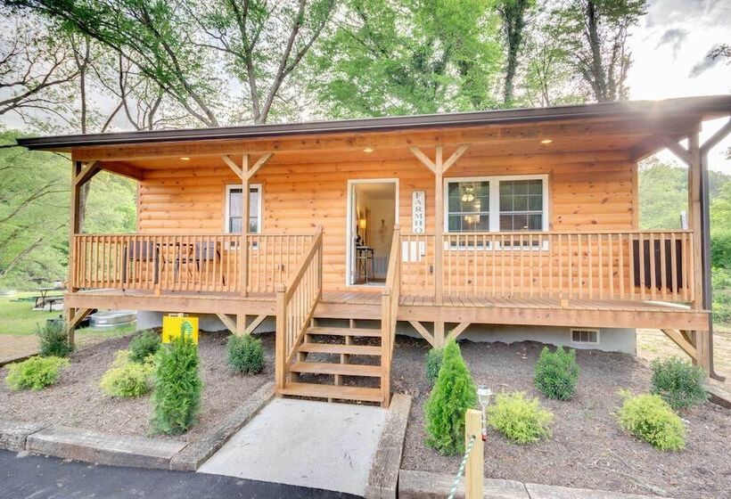 Waterfront Cabin W/ Hot Tub On Tuckasegee River!