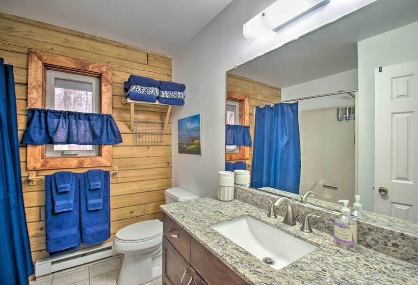 Wintergreen Home W/ Deck   Near Skiing & Hiking!