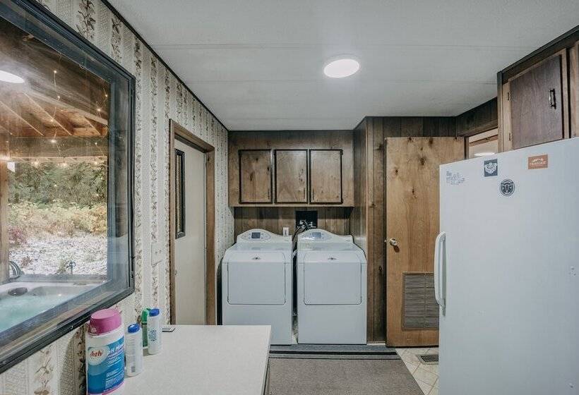 42mf   Wifi   Hot Tub   Bbq