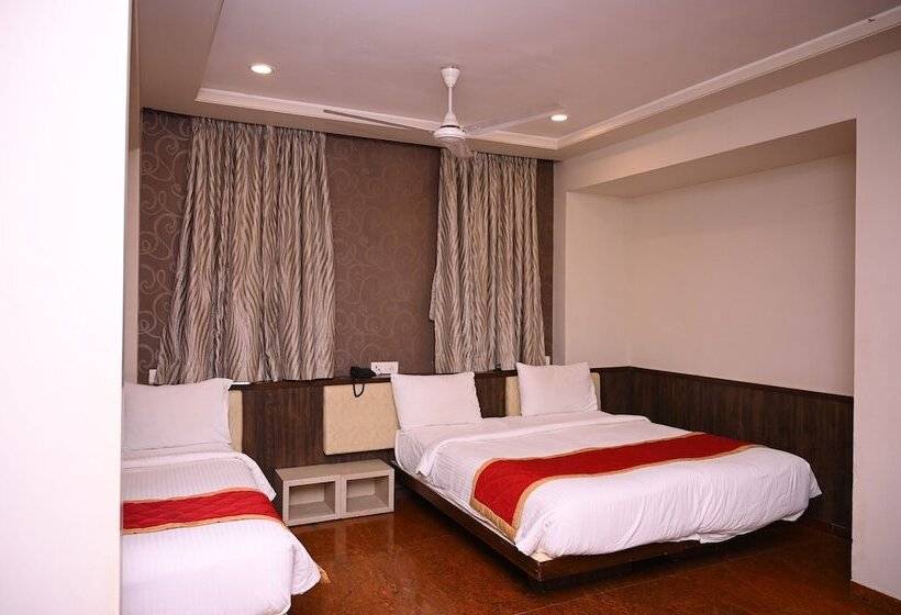 בית מלון כפרי Center Point