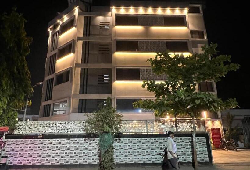 فندق Niraj International
