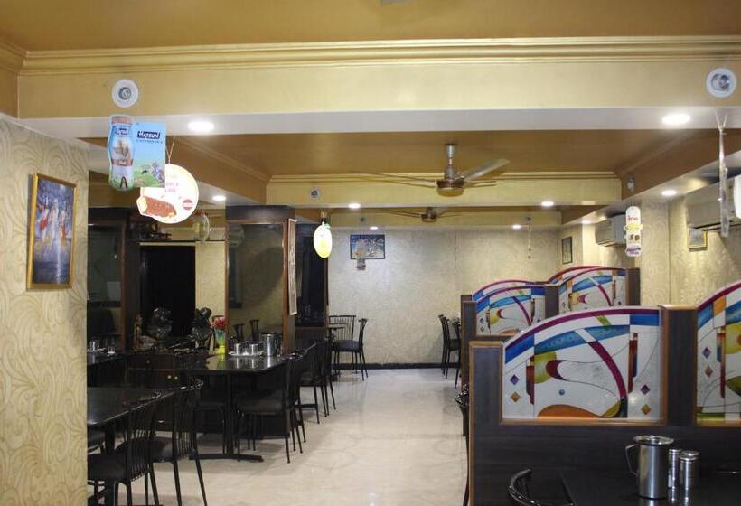 فندق Niraj International